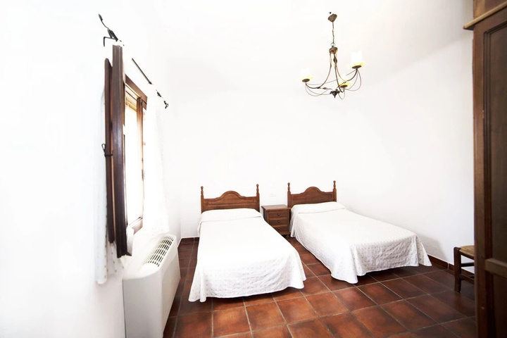 Room 4 of 25