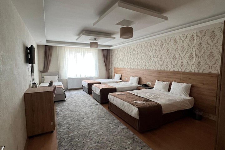 Room 32 of 54