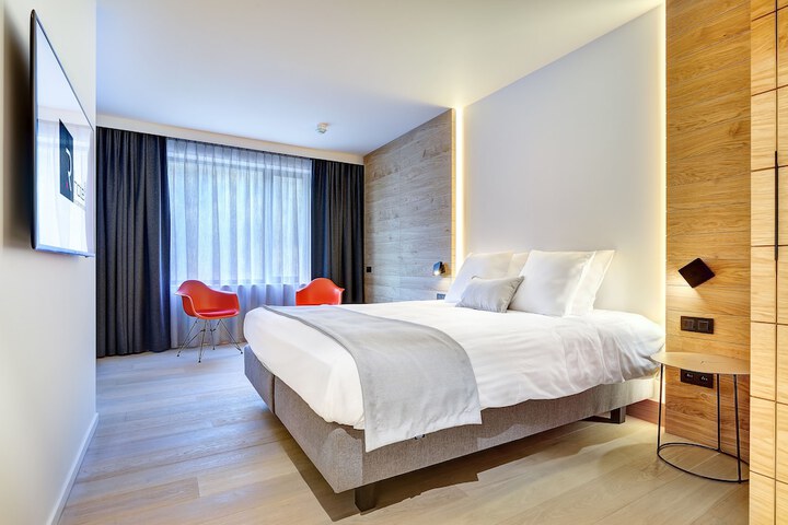 Room 5 of 50