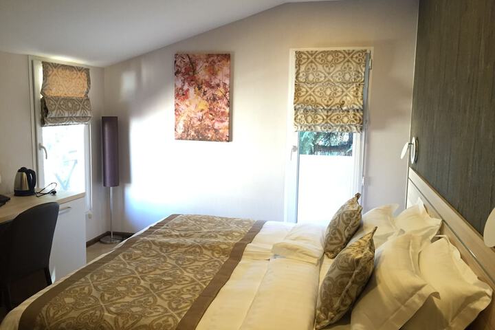 Room 18 of 36
