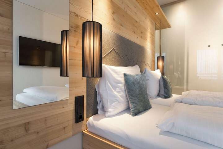 Room 4 of 35
