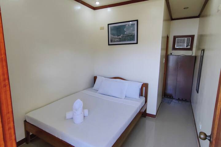 Room 10 of 32