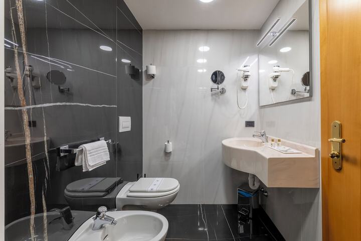 Room 106 of 180