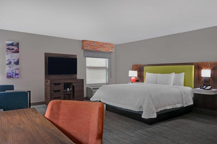1 King Bed Study with Sofa Bed (10 of 23)
