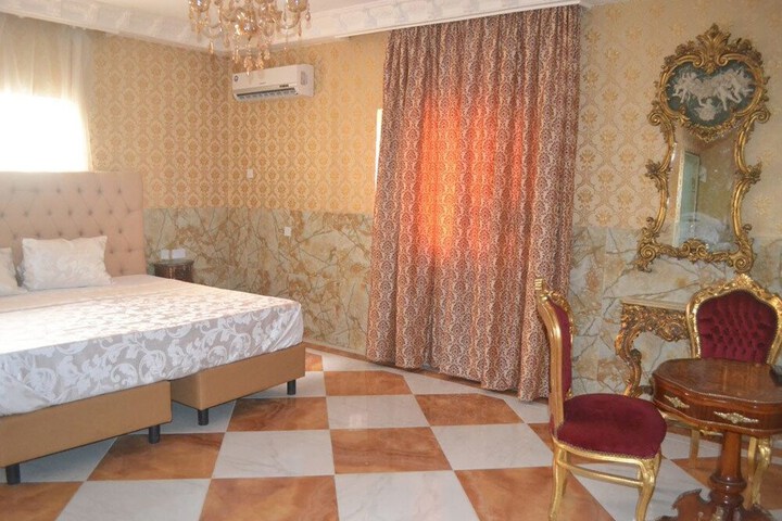 Room 12 of 61