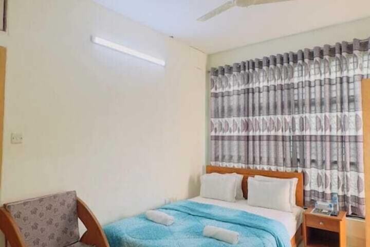 Room 4 of 16