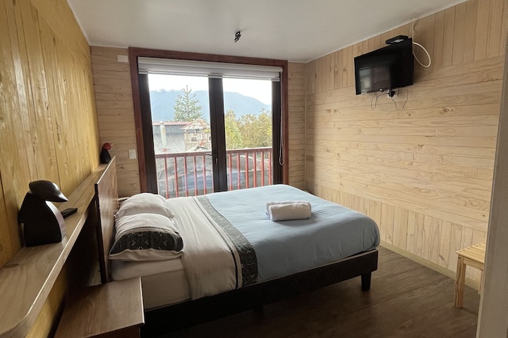 Room 9 of 33