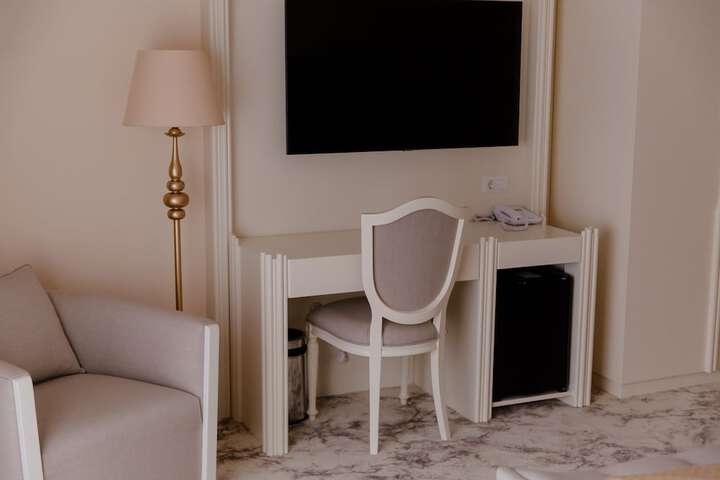 Room 9 of 38