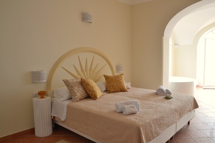 Room 12 of 221