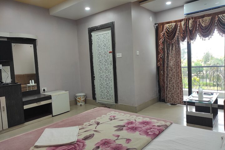 Room 8 of 25