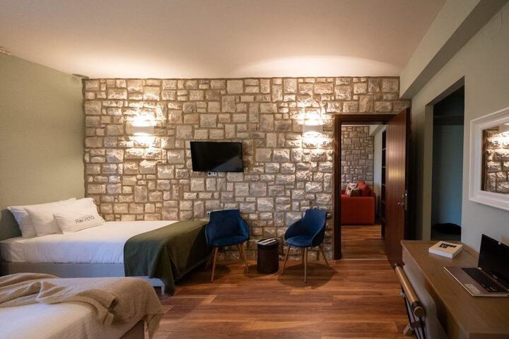 Room 50 of 98