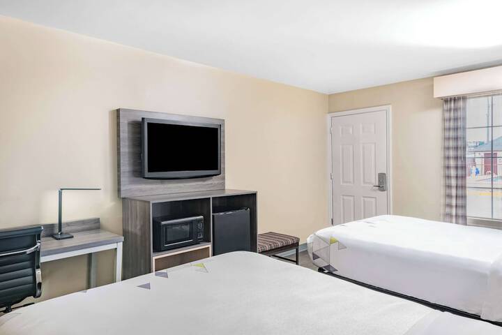 2 Double Beds (1 of 6)