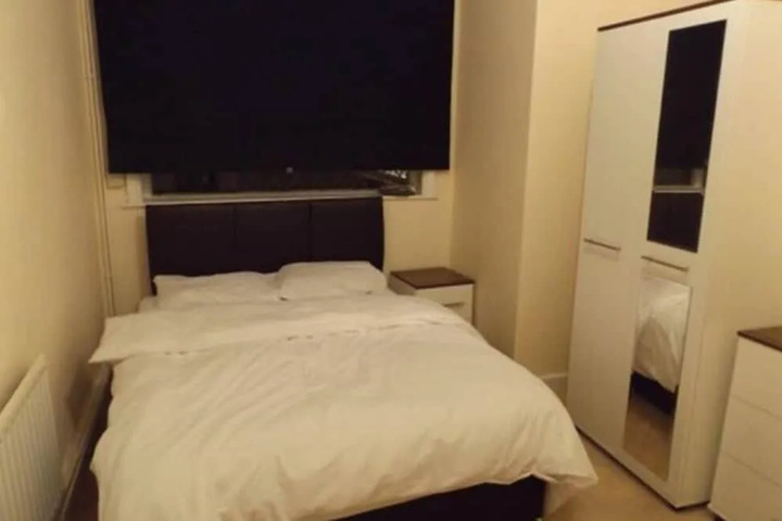 Room 3 of 7
