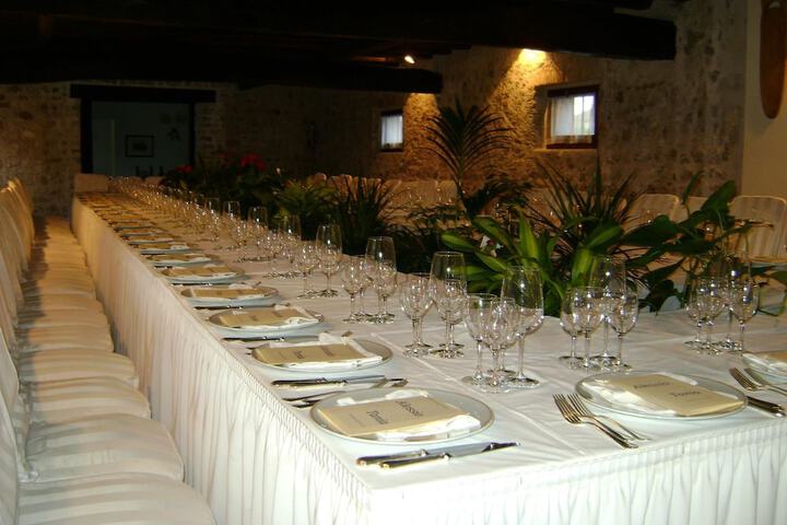 Ballroom/Hall 16 of 32