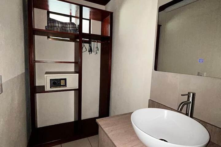 Room 16 of 81