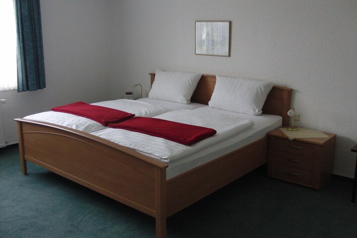 Room 6 of 42