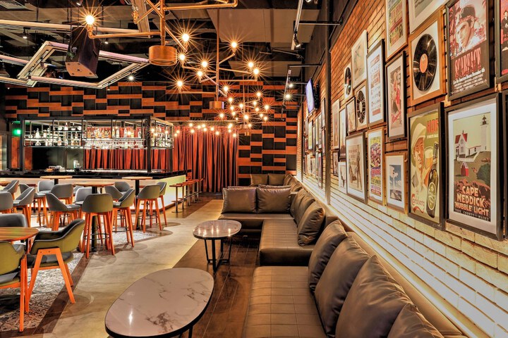 Lounge 47 of 71