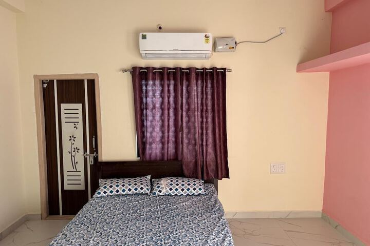 Room 13 of 28