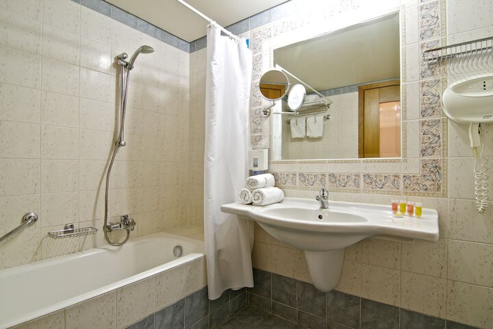 Room 105 of 171