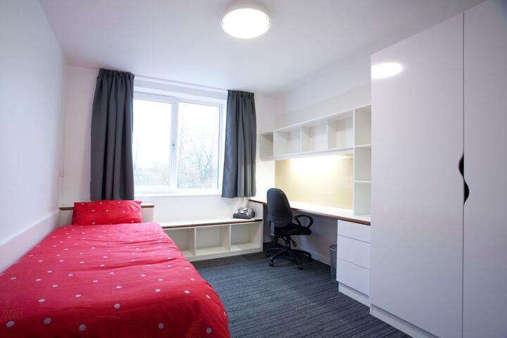 Room 4 of 17