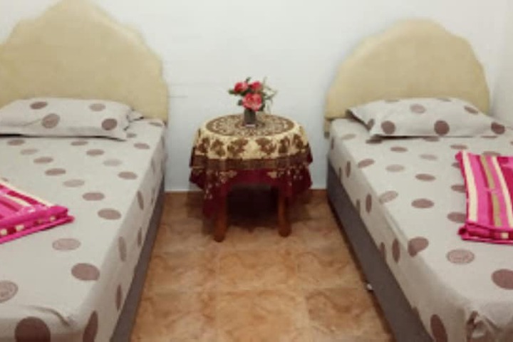 Room 6 of 25
