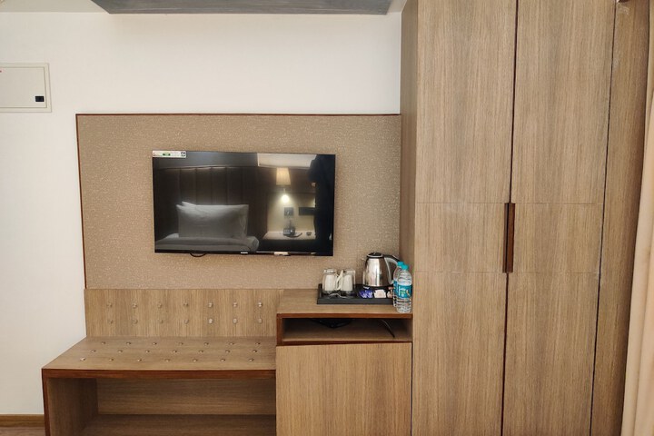 Room 3 of 24