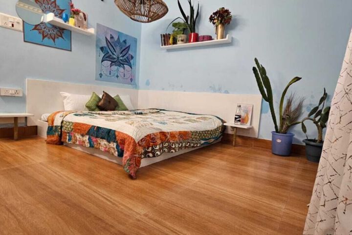 Room 4 of 63