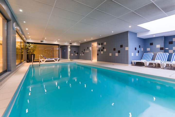 Pool Hotel