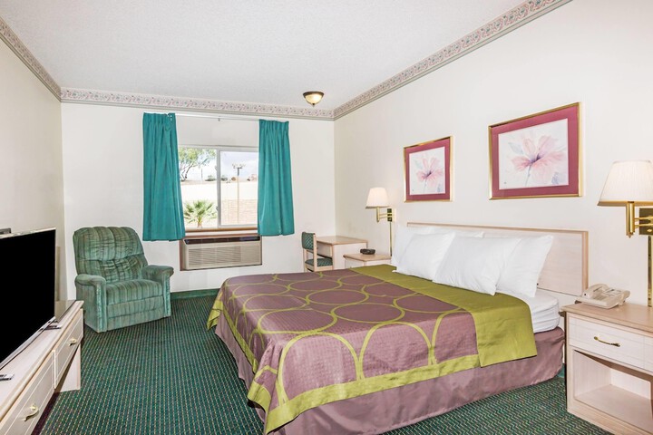 Room 6 of 13
