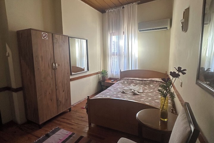 Room 7 of 35