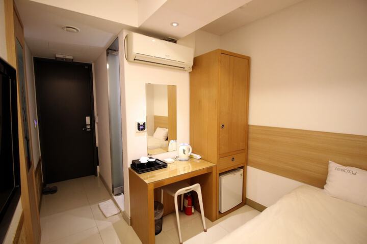 Room 21 of 44