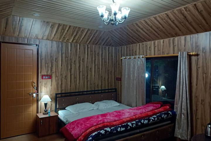 Room 2 of 39