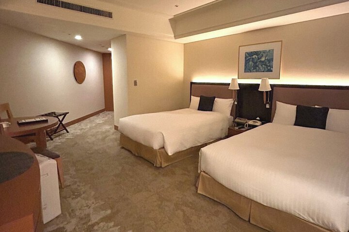 Room 28 of 146