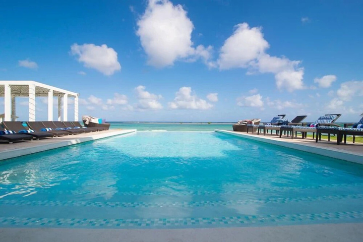 Pool Hotel