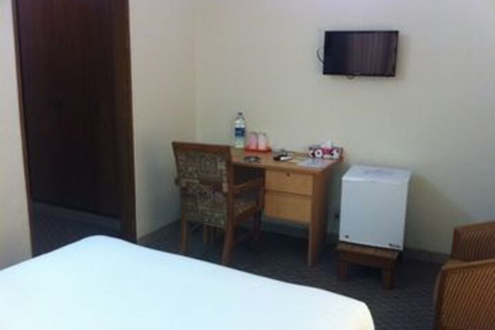 Room 9 of 17