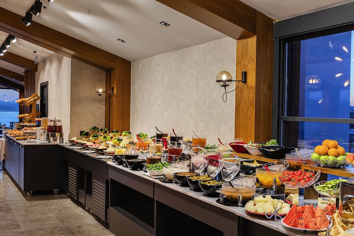 Dining 92 of 128