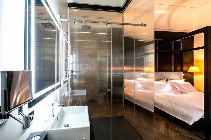 Room 28 of 50