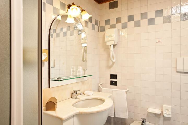 Room 20 of 51