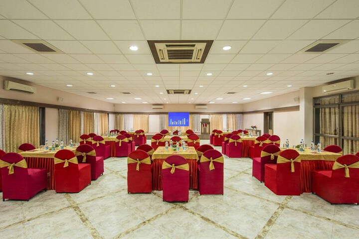 Ballroom/Hall 28 of 39