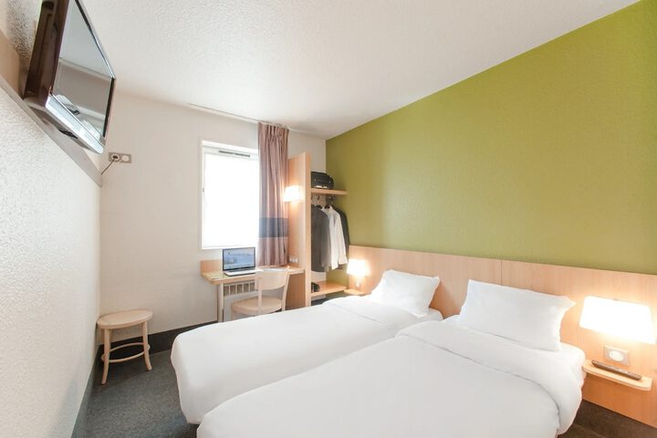 Room 8 of 39