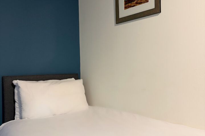 Room 7 of 27