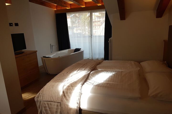 Room 6 of 49