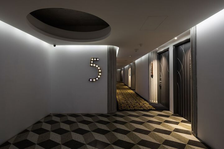 Ballroom/Hall 143 of 151