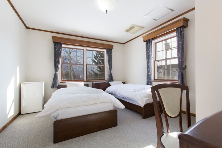 Room 27 of 84
