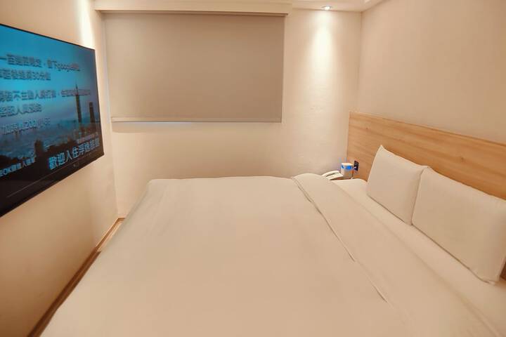Room 25 of 51
