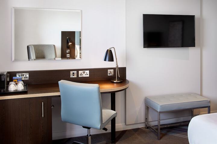 Room 13 of 26