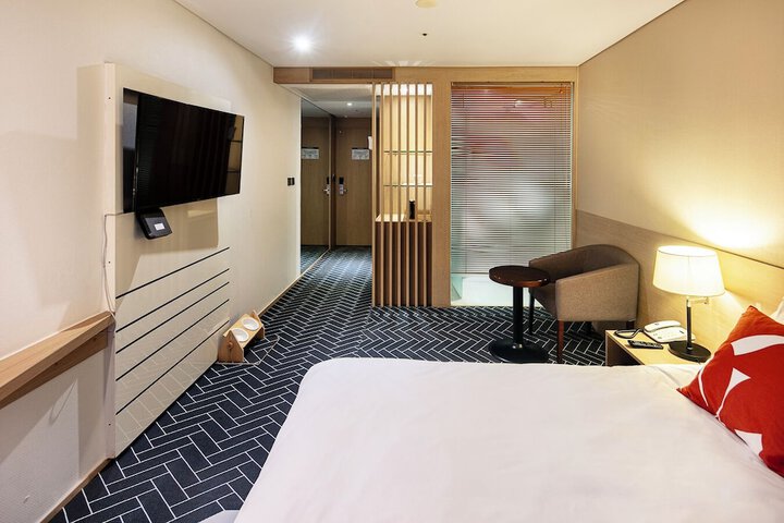Room 12 of 122