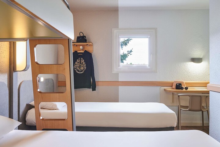 Room 7 of 35