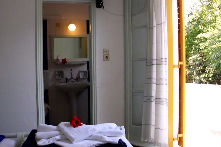 Room 42 of 94
