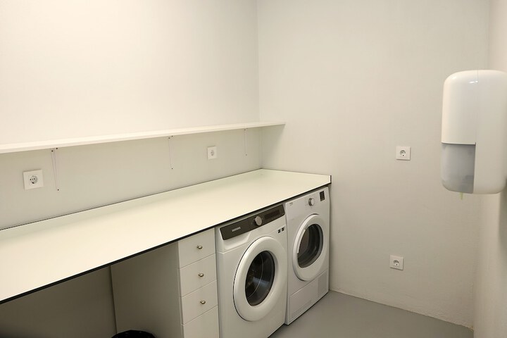 Room 32 of 53